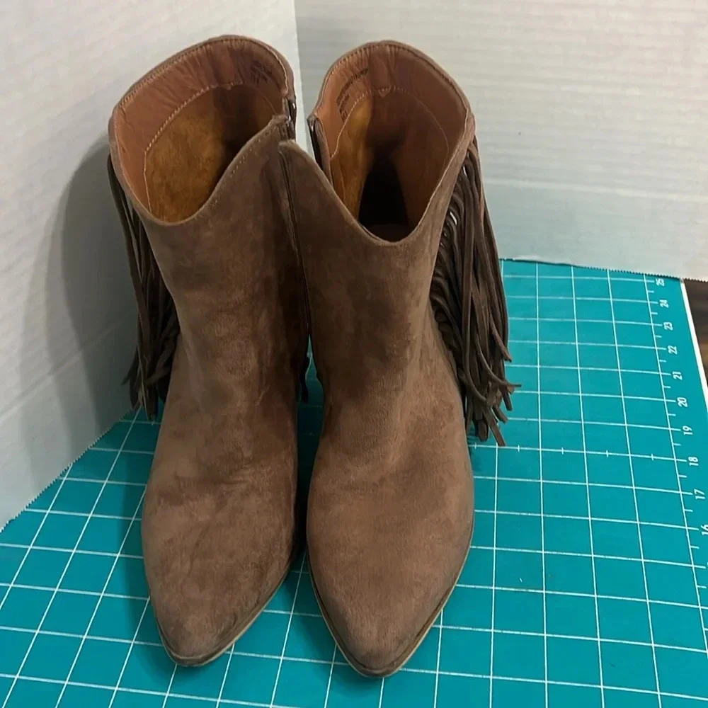 Beautiful Carmel Brown leather Suede Fringe boots Beast Fashion for the Buckle